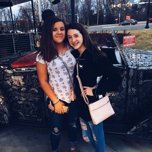 Meet your Posher, Kenzie